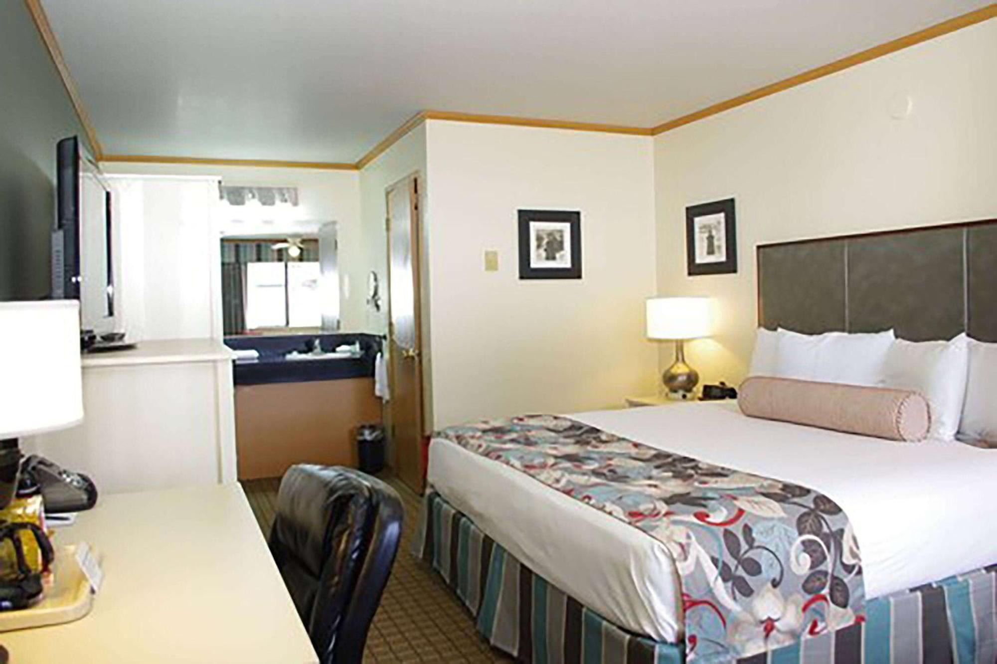 River House Inn, A Baymont By Wyndham Florence Exterior photo