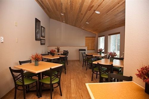 River House Inn, A Baymont By Wyndham Florence Restaurant photo